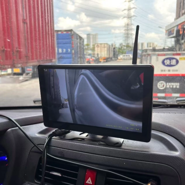 2.4G wireless dash cam